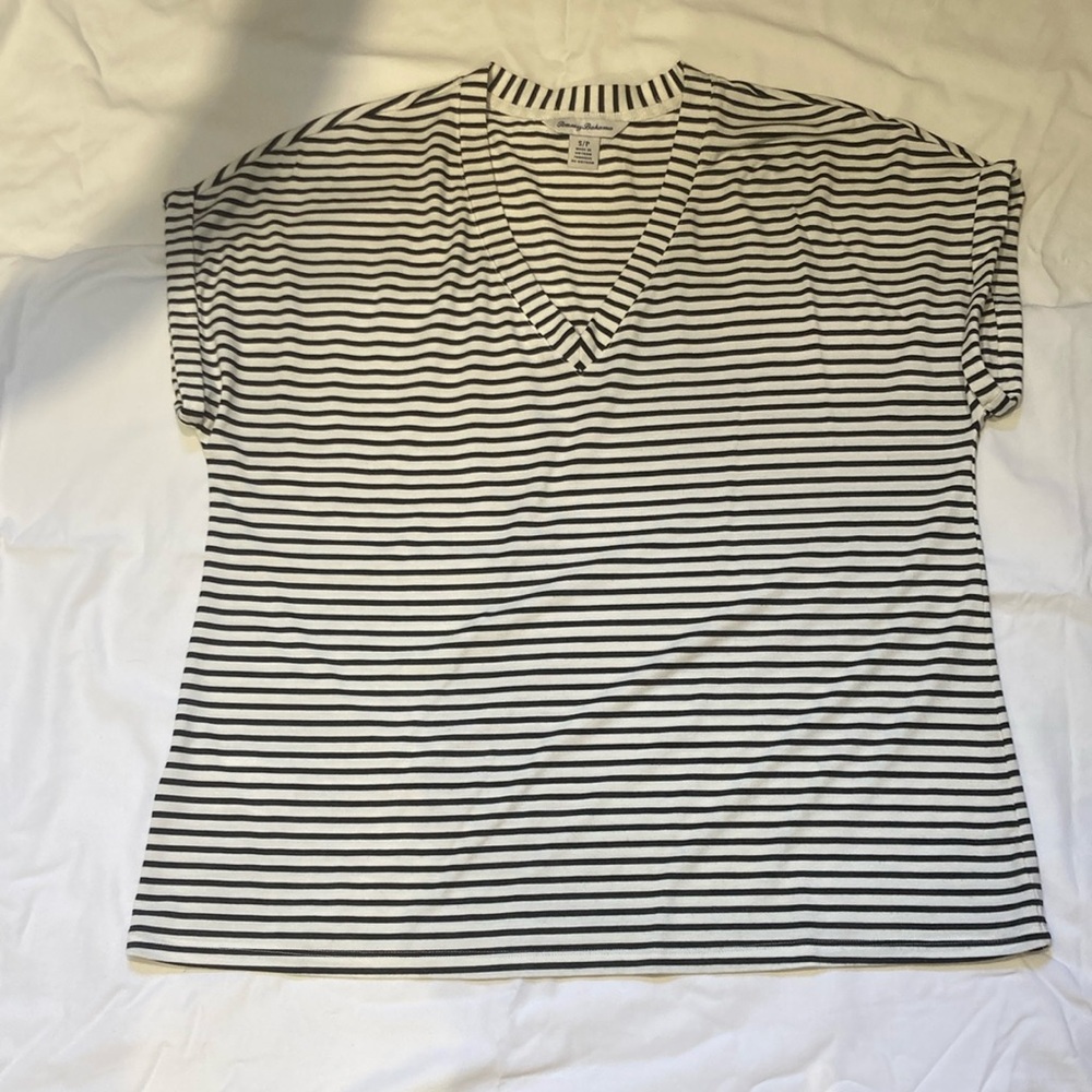 Adorable t-shirt cuffed sleeves worn only a few times.